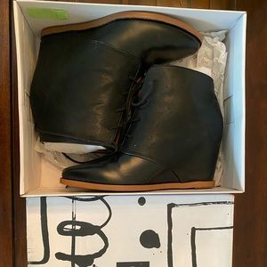 Dolce Vita Peonie Black Booties